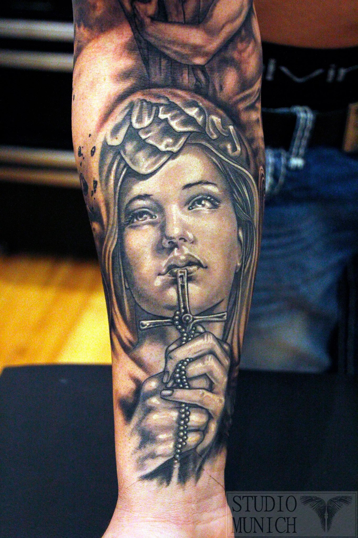 zona tattoo Mutter Gottes Tattoo Unterarm